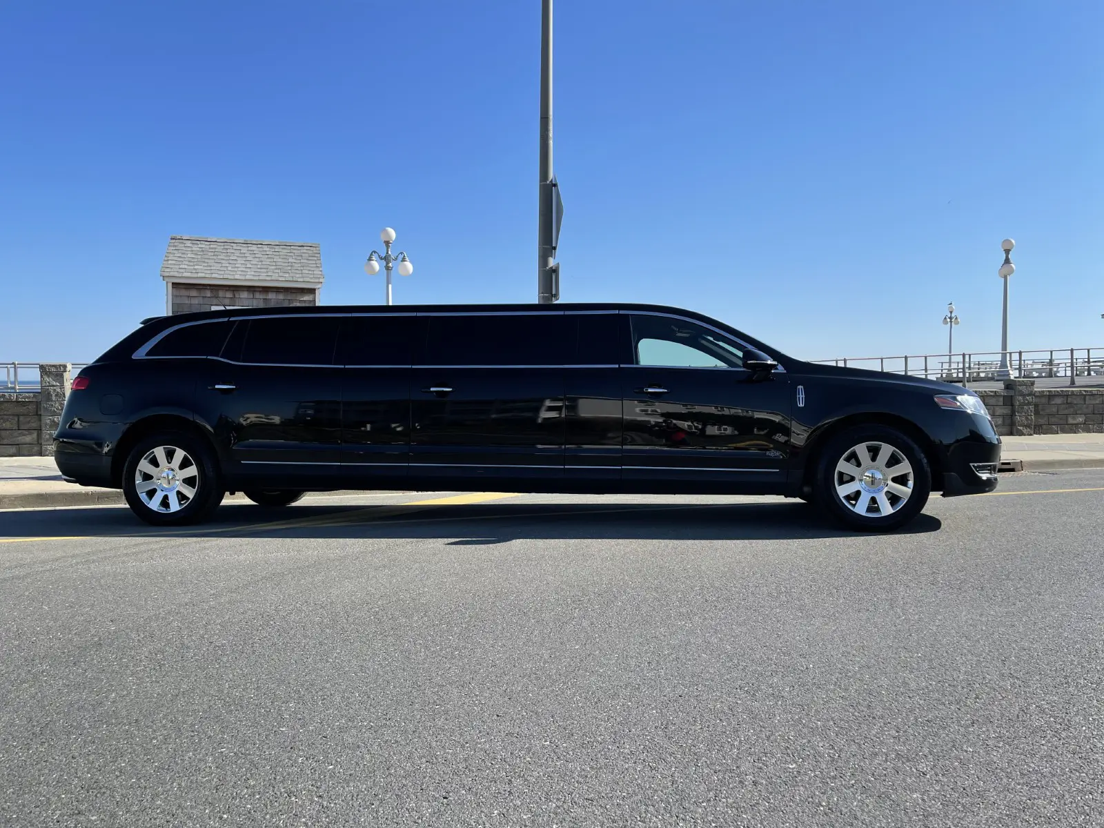 01-First-Class-Limousine-Lincoln-MKT-Stretch-Limo-05-copy