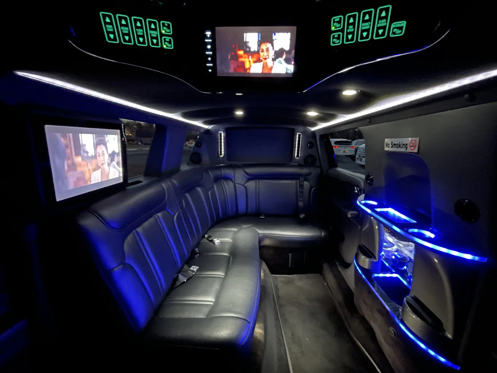02-First-Class-Limousine-Lincoln-MKT-Stretch-Limo-10-copy