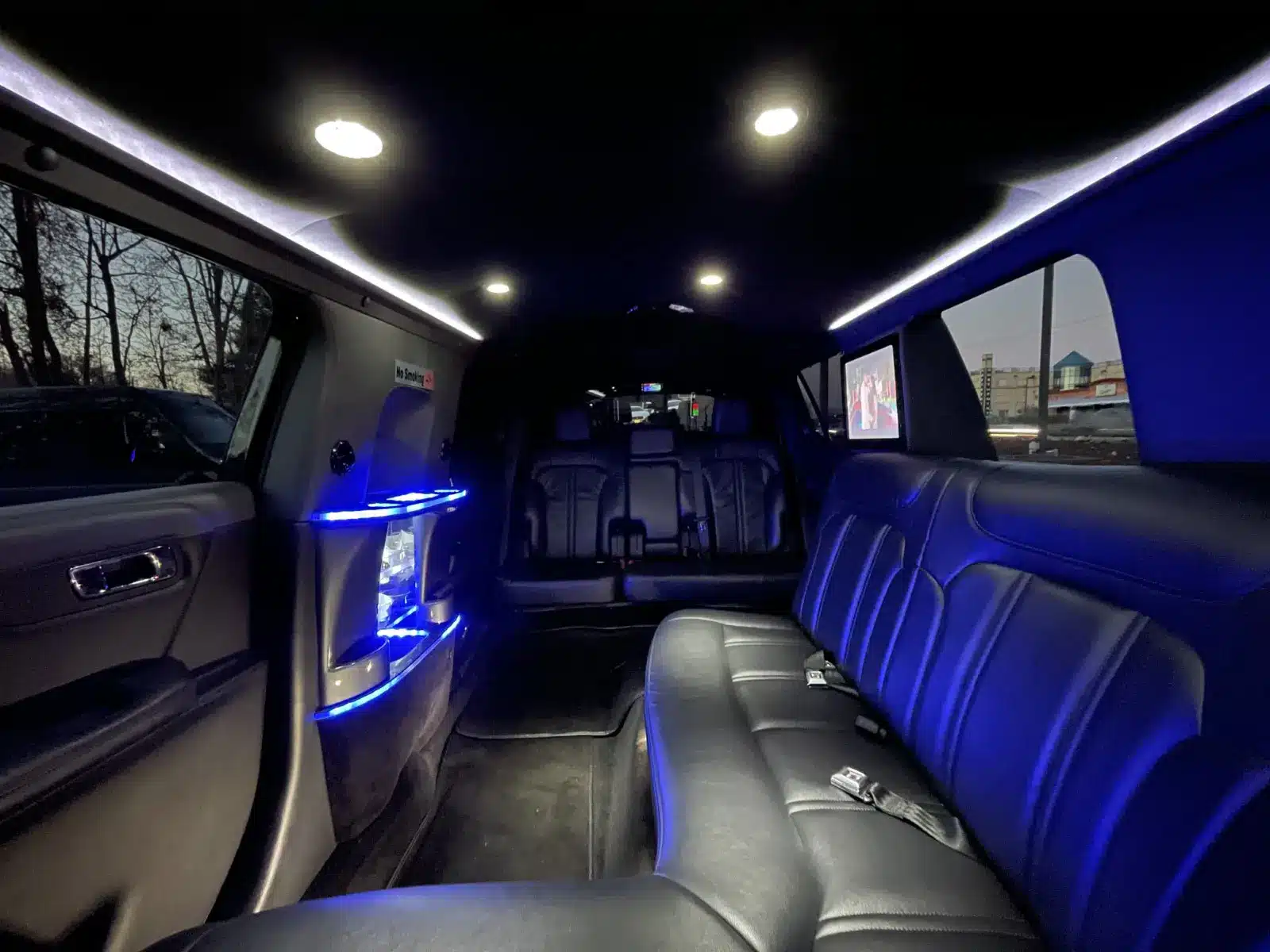 02-First-Class-Limousine-Lincoln-MKT-Stretch-Limo-11-copy2