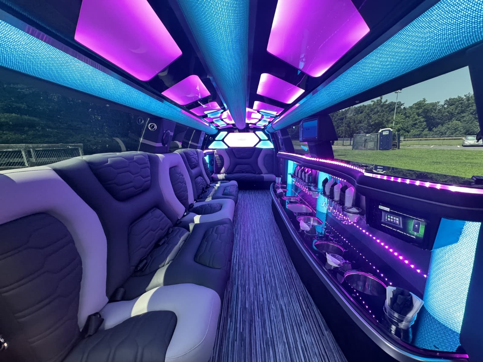First-Class-Limo-NJ-Lincoln-Aviator-Mega-Limo-09-1