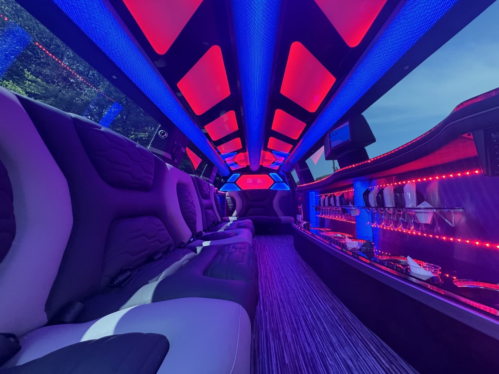 First-Class-Limo-NJ-Lincoln-Aviator-Mega-Limo-12
